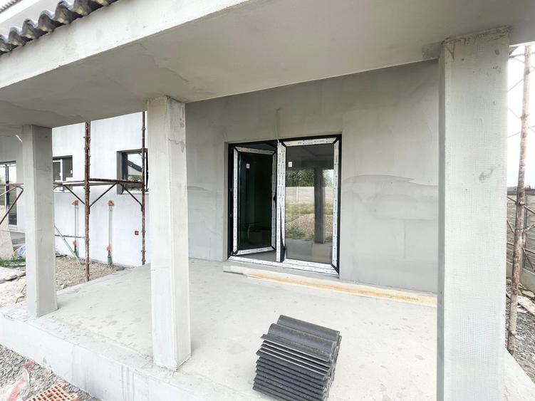 Duplex cu 5 camere cu Teren 365 Mp în Moșnița Veche