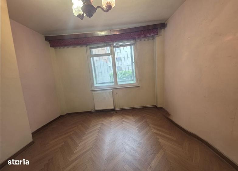 Apartament cu 3 camere decomandat în Scriitorilor