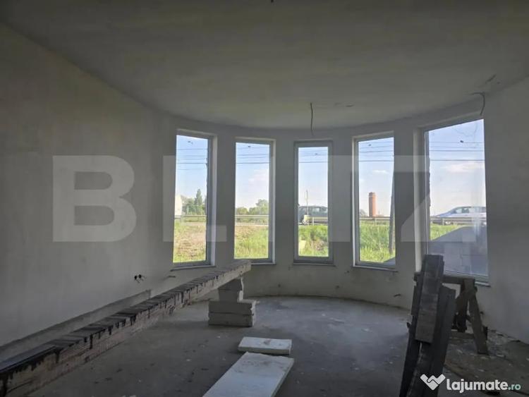 Casă cu 8 camere cu Teren 1500 Mp în Central