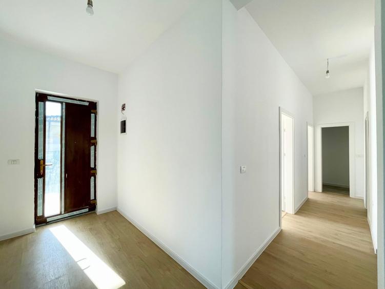 Duplex cu 4 camere cu Canalizare în Moșnița Nouă