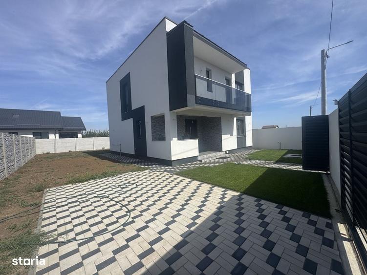 Casă cu 4 camere cu Teren 400 Mp în Domnești
