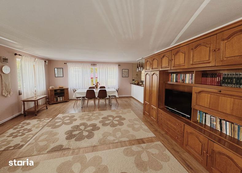 Casă cu 4 camere cu Teren 1670 Mp în Central