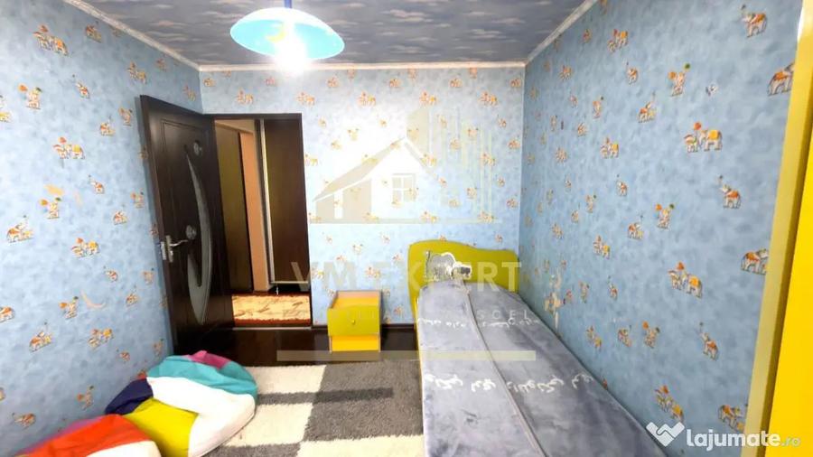 Apartament cu 3 camere decomandat în Sud