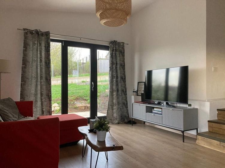 Casă cu 4 camere în Dezmir