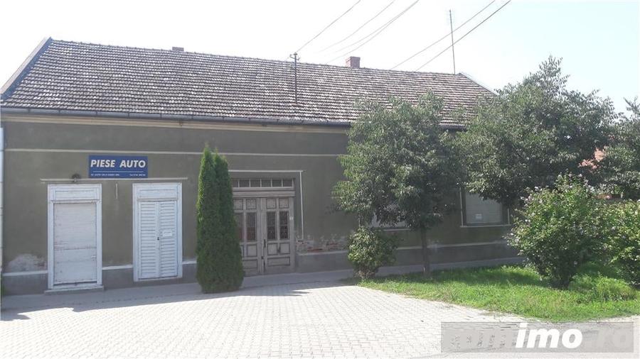 Casă cu 5 camere cu Teren 1600 Mp în Central