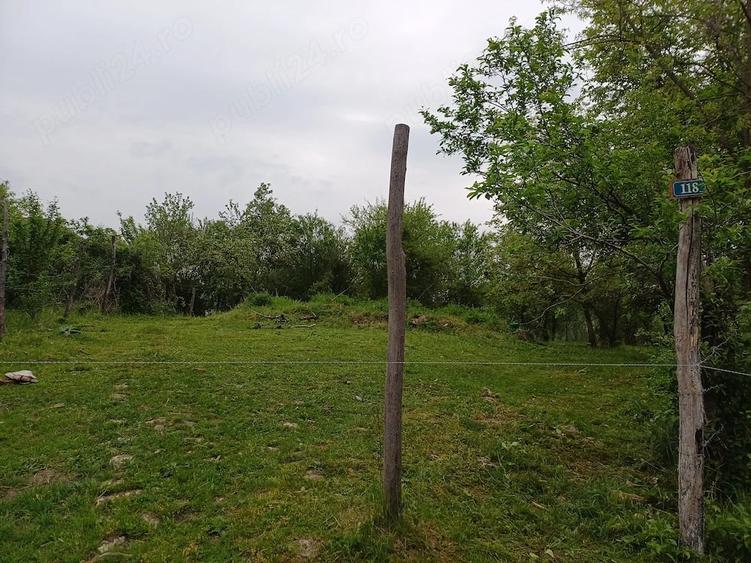 Teren de 1860 mp, în Valea Unghiului