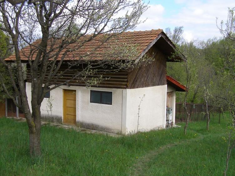 Casă cu 6 camere cu Canalizare în Exterior Vest
