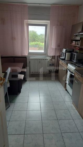 Apartament cu 4 camere decomandat, mobilat în Lipovei