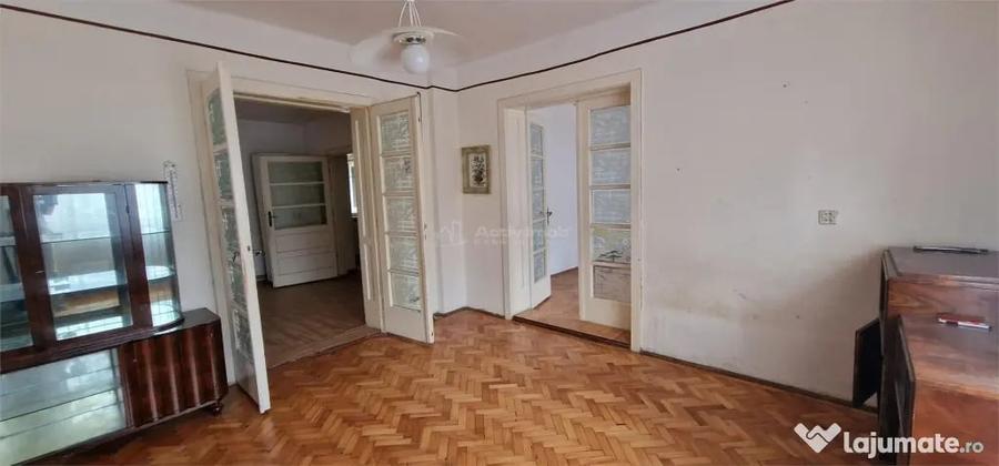 Casă cu 10 camere cu Teren 32 Mp în Muncitoresc