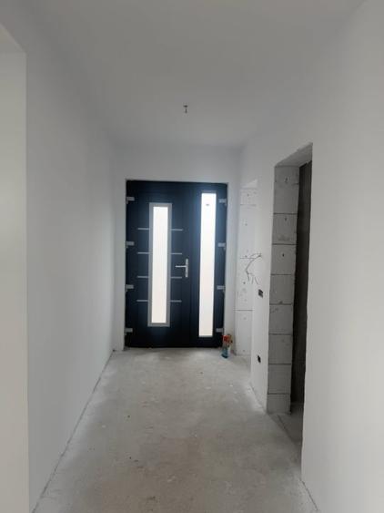 Casă individuală cu 4 camere cu Canalizare în Cârcea