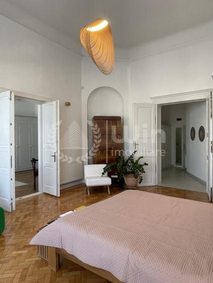 Apartament cu 4 camere semidecomandat, mobilat în Central