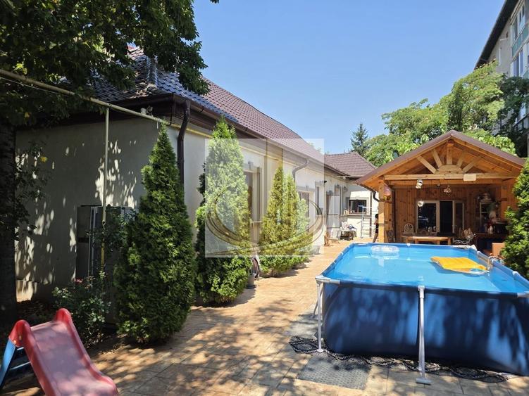 Casă individuală cu 6 camere cu Canalizare în Lipovei