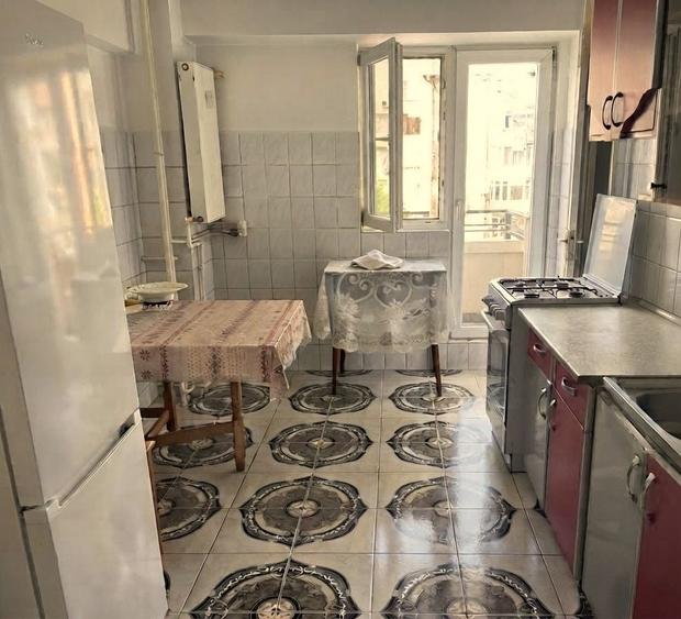 Apartament cu 3 camere decomandat, mobilat în Nerva Traian