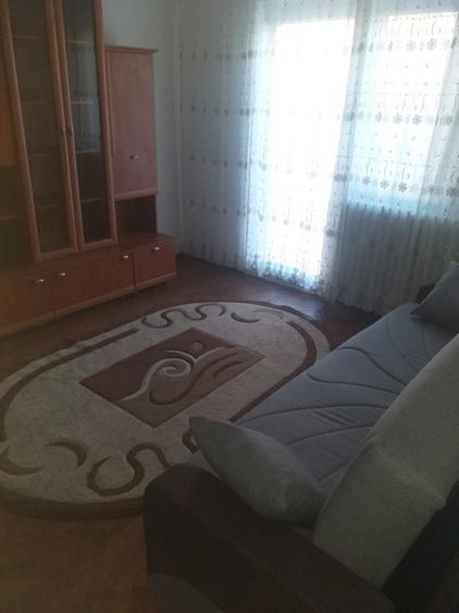Apartament cu 3 camere semidecomandat în 23 August