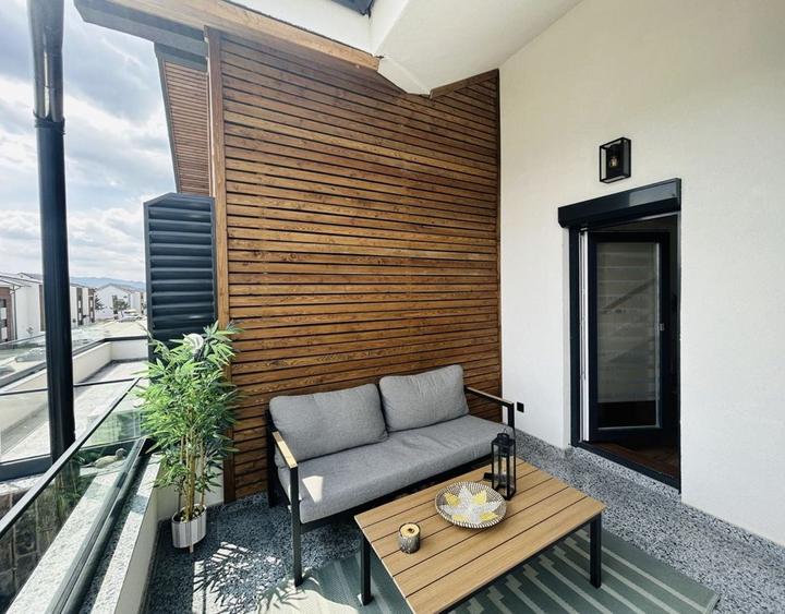 Apartament cu 4 camere în Industrial Vest
