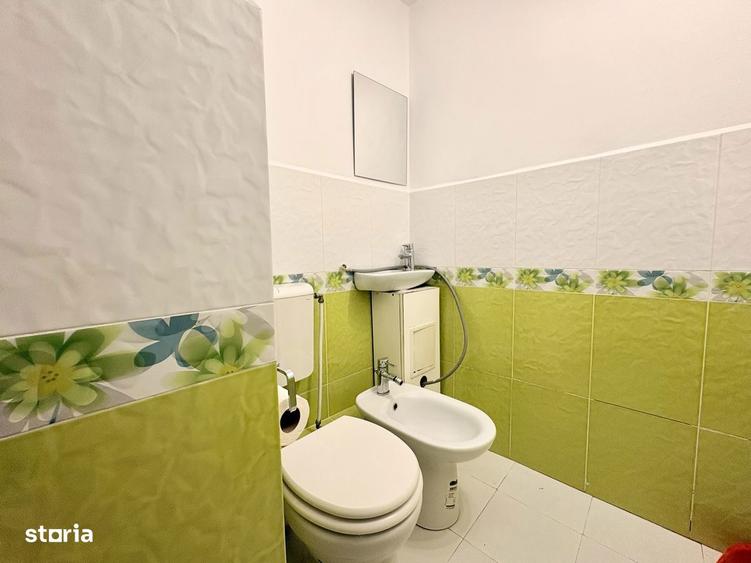 Apartament cu 3 camere semidecomandat în Tei