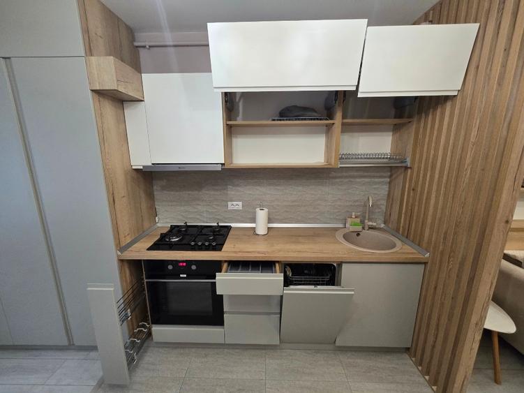 Apartament cu 2 camere decomandat în Titan