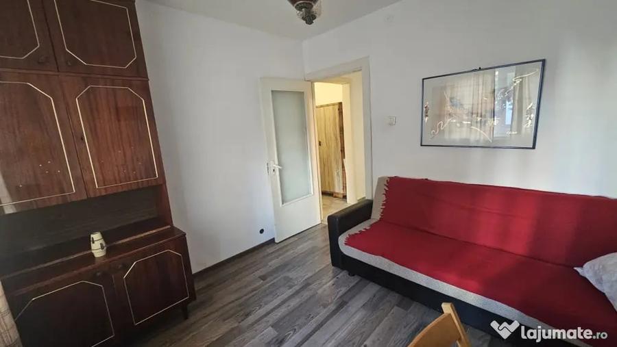 Apartament cu 3 camere decomandat în Complex Studențesc