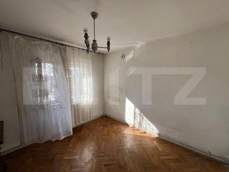 Apartament cu 5 camere decomandat în Semicentral