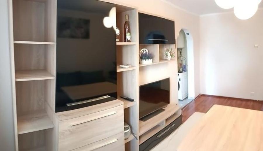 Apartament cu 3 camere semidecomandat, mobilat în Sălăjan