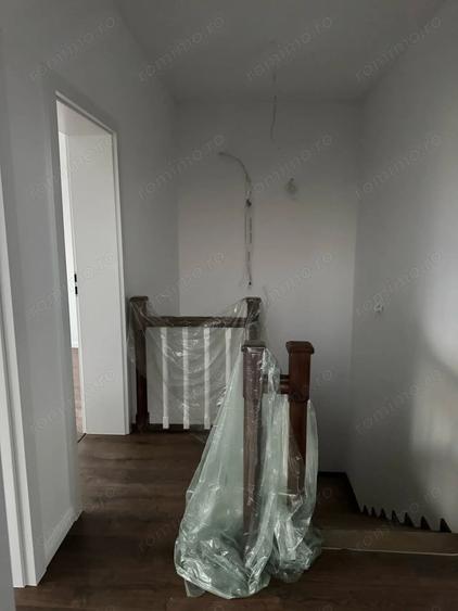 Casă cu 5 camere în Moșnița Nouă