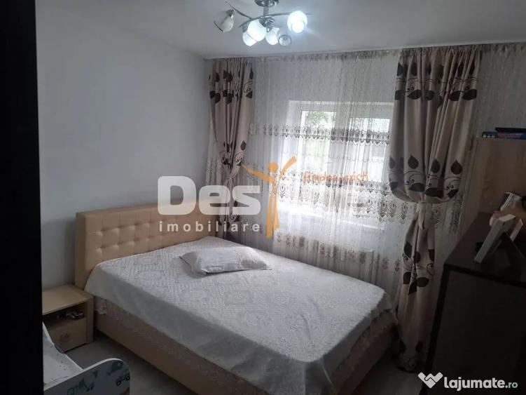 Apartament cu 3 camere semidecomandat în Sud