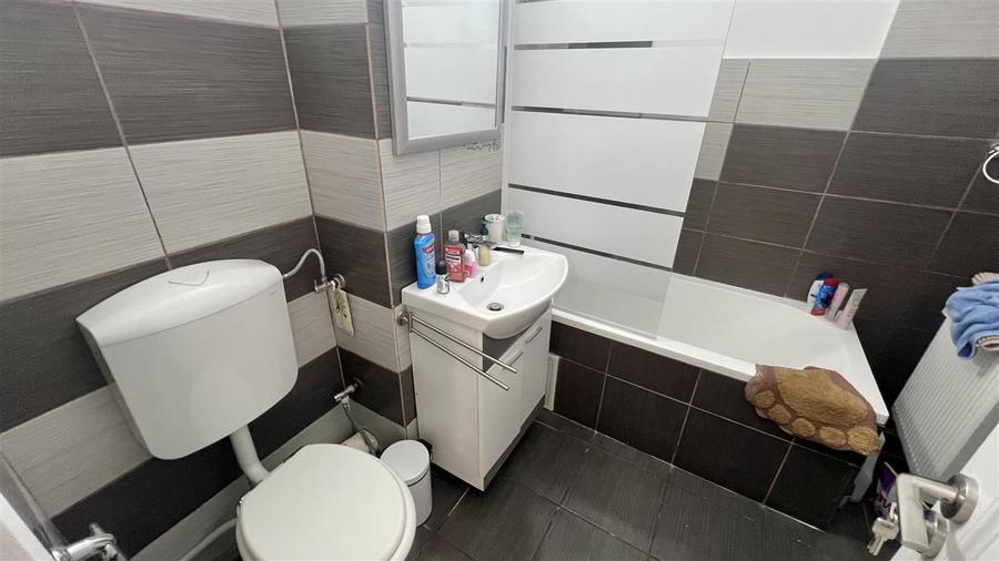 Apartament cu 3 camere decomandat, mobilat în Răcădău