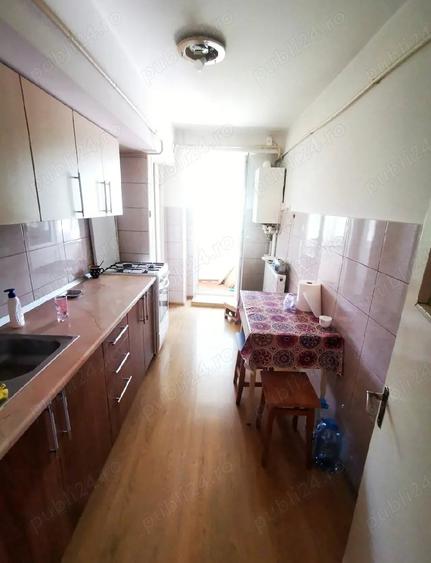 Apartament cu 4 camere decomandat în Central