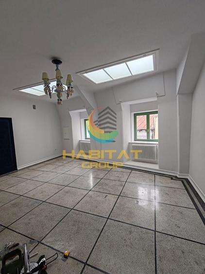 Casă individuală cu 11 camere cu Canalizare în Ultracentral
