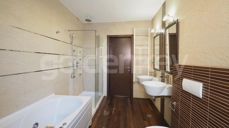 Duplex cu 5 camere cu Canalizare în Pipera