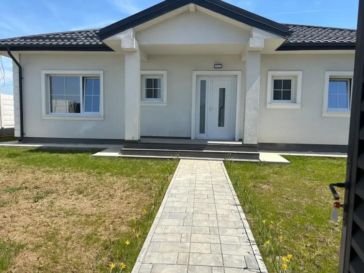 Casă cu 3 camere cu Teren 427 Mp în Central