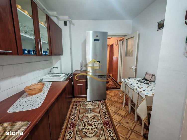Apartament cu 3 camere, mobilat în Central