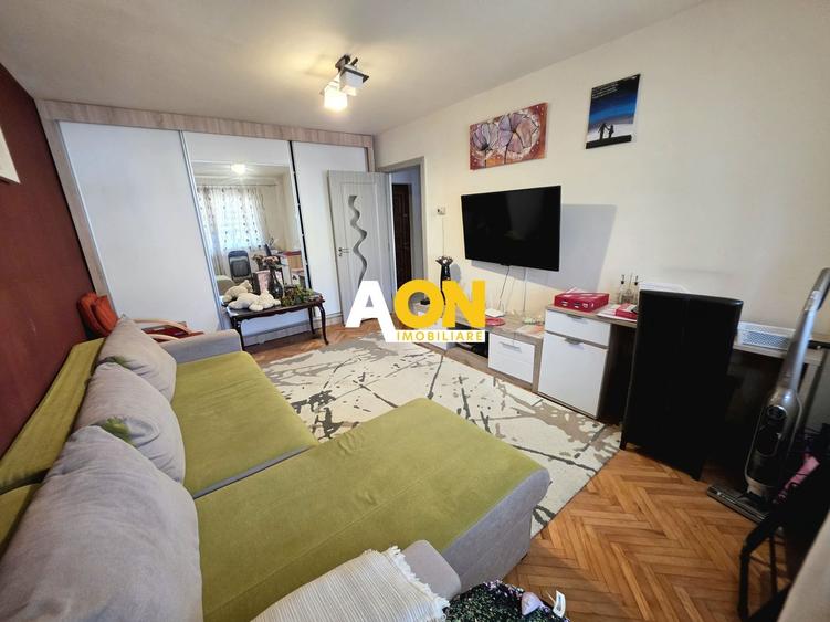 Apartament cu 3 camere decomandat, mobilat în Cetate — fotografia 1