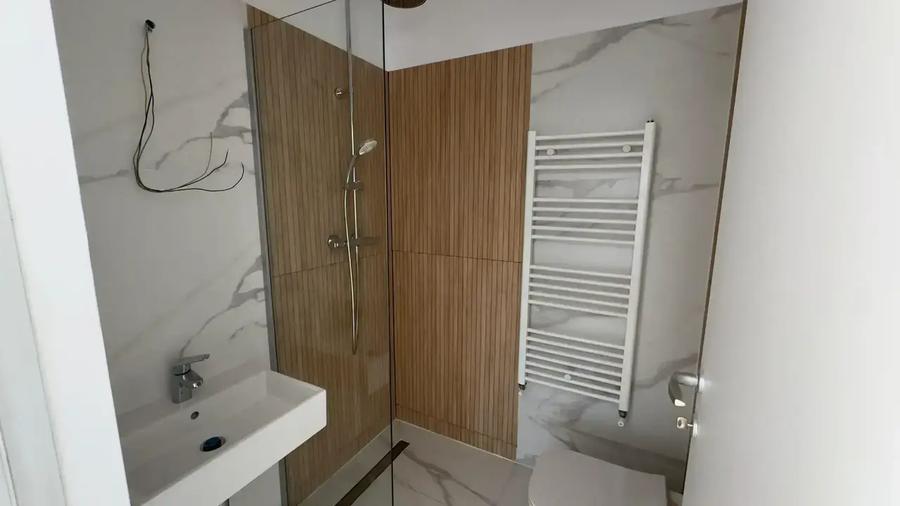 Apartament cu 3 camere semidecomandat în 13 Septembrie