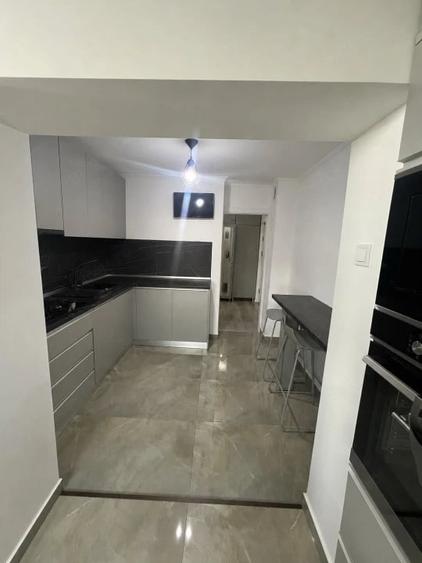 Apartament cu 3 camere decomandat în Rovine