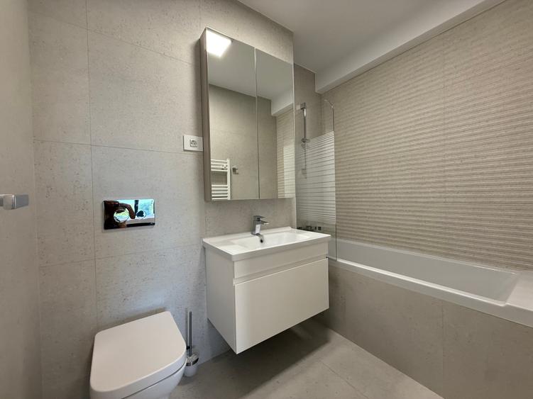 Apartament cu 3 camere decomandat în Străulești