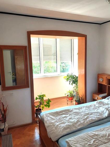 Apartament cu 3 camere semidecomandat în Dacia