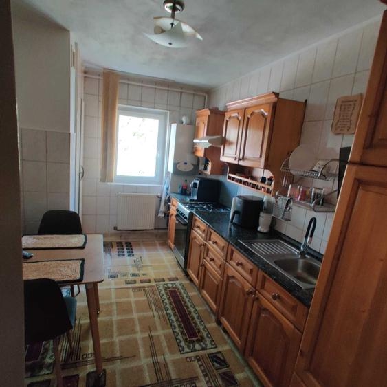 Apartament cu 4 camere decomandat în Est