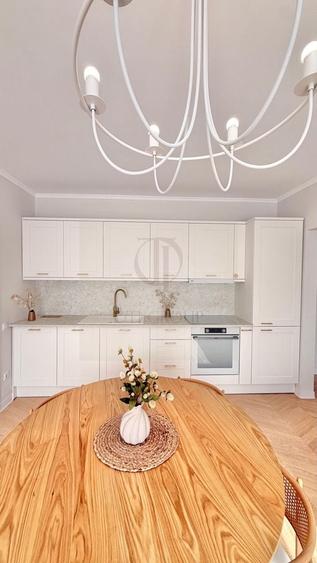 Apartament cu 3 camere semidecomandat în Florești