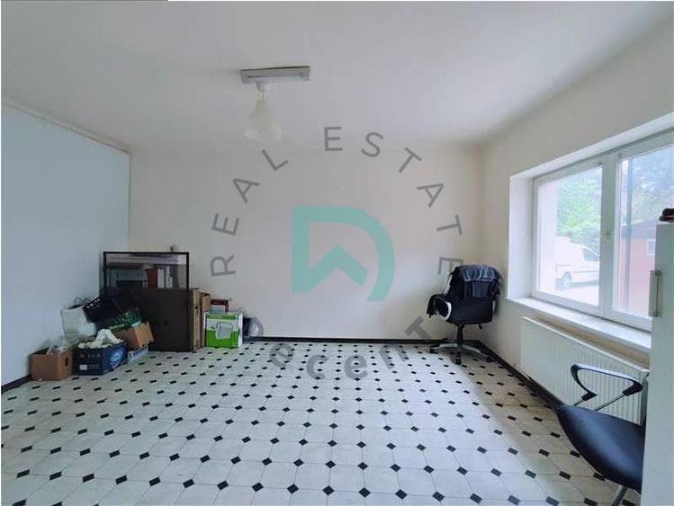 Apartament cu 5 camere semidecomandat în Brașovul Vechi