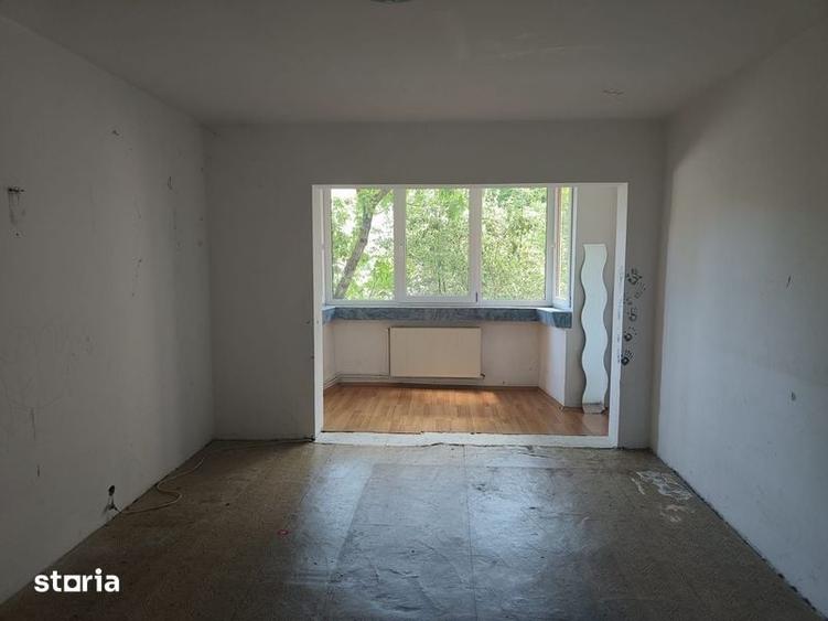 Apartament cu 2 camere decomandat în Tractorul
