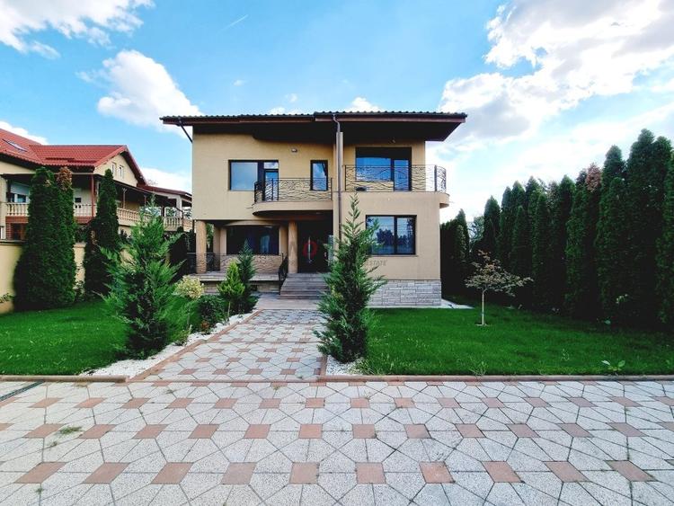 Casă individuală cu 10 camere decomandat cu Canalizare în Pantelimon