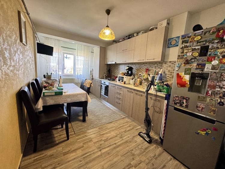 Apartament cu 2 camere decomandat, mobilat în Valea Rosie