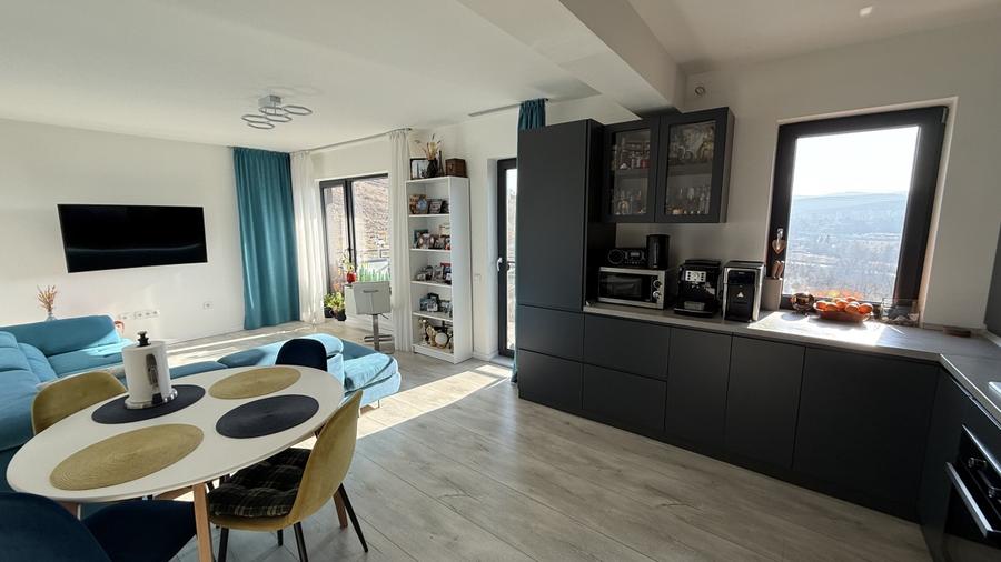 Apartament cu 3 camere semidecomandat, mobilat în Florești — fotografia 1