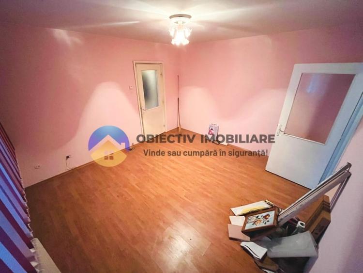 Apartament cu 3 camere semidecomandat în Dărmănești