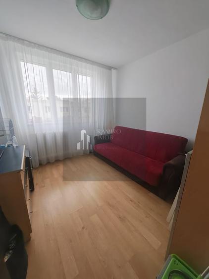 Apartament cu 4 camere decomandat, mobilat în Ozana