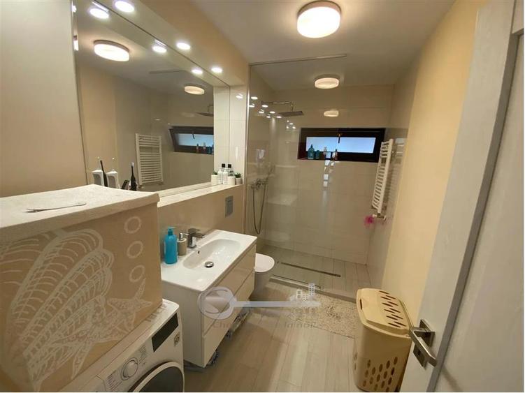 Duplex cu 4 camere cu Teren 250 Mp în Bucium