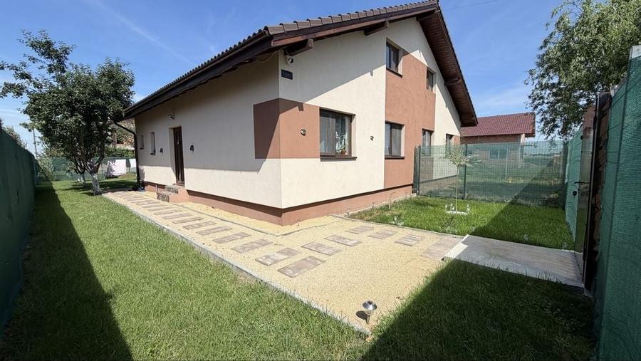 Casă cu 3 camere în Săcălaz
