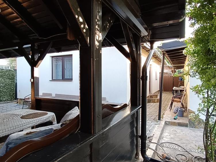 Casă individuală cu 4 camere cu Teren 600 Mp în Central