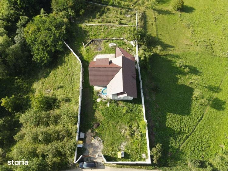 Casă cu 4 camere în Măgura